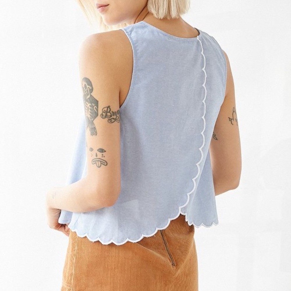 sleeveless open back scalloped tank
